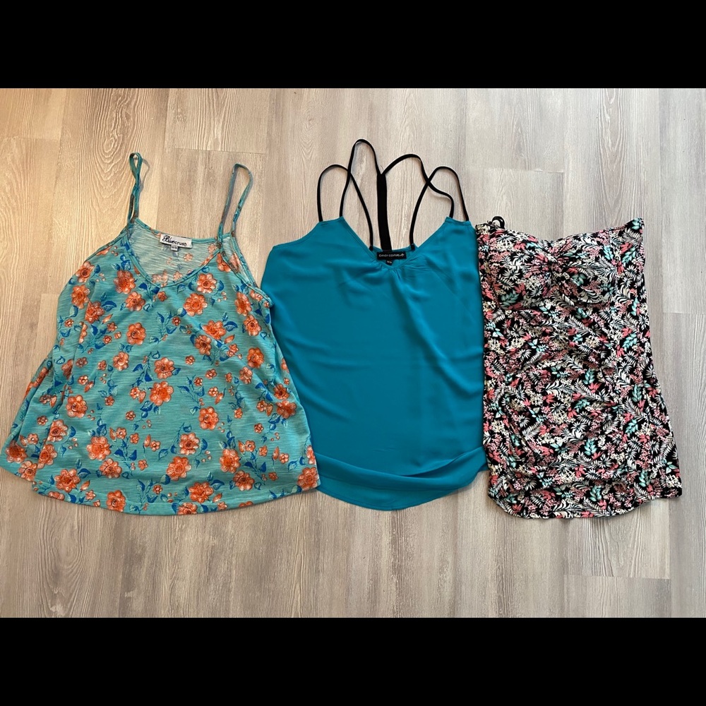 2 tops size medium - read